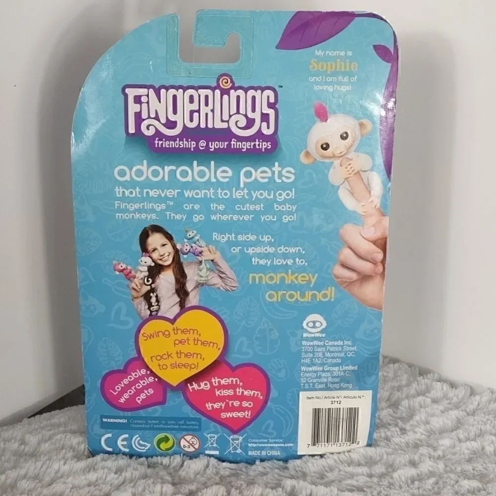 NIB Fingerlings Baby Monkey Sophie